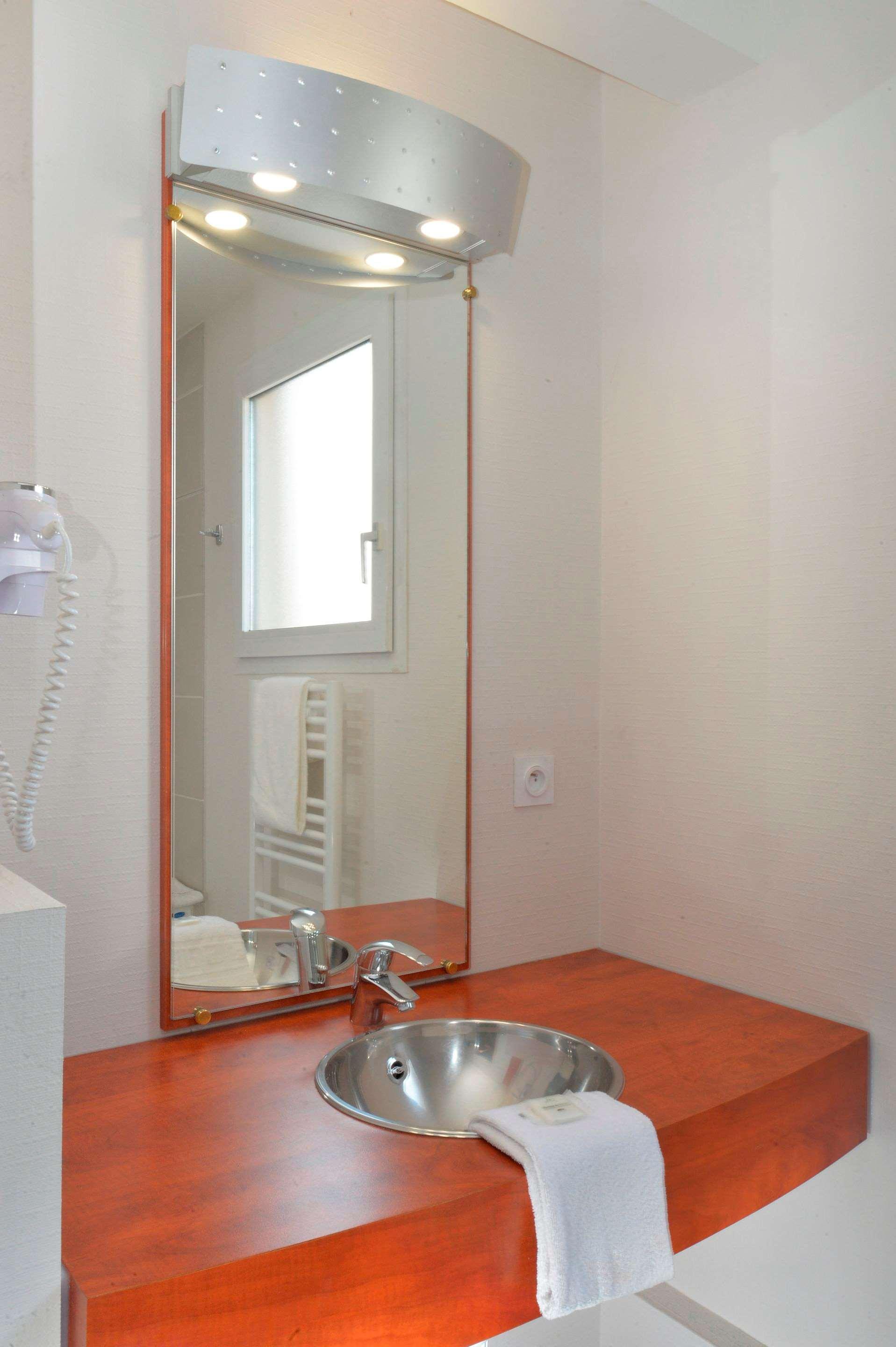 Brit Hotel Orleans St Jean De Braye - L'Antares Saint Jean de Braye Bagian luar foto
